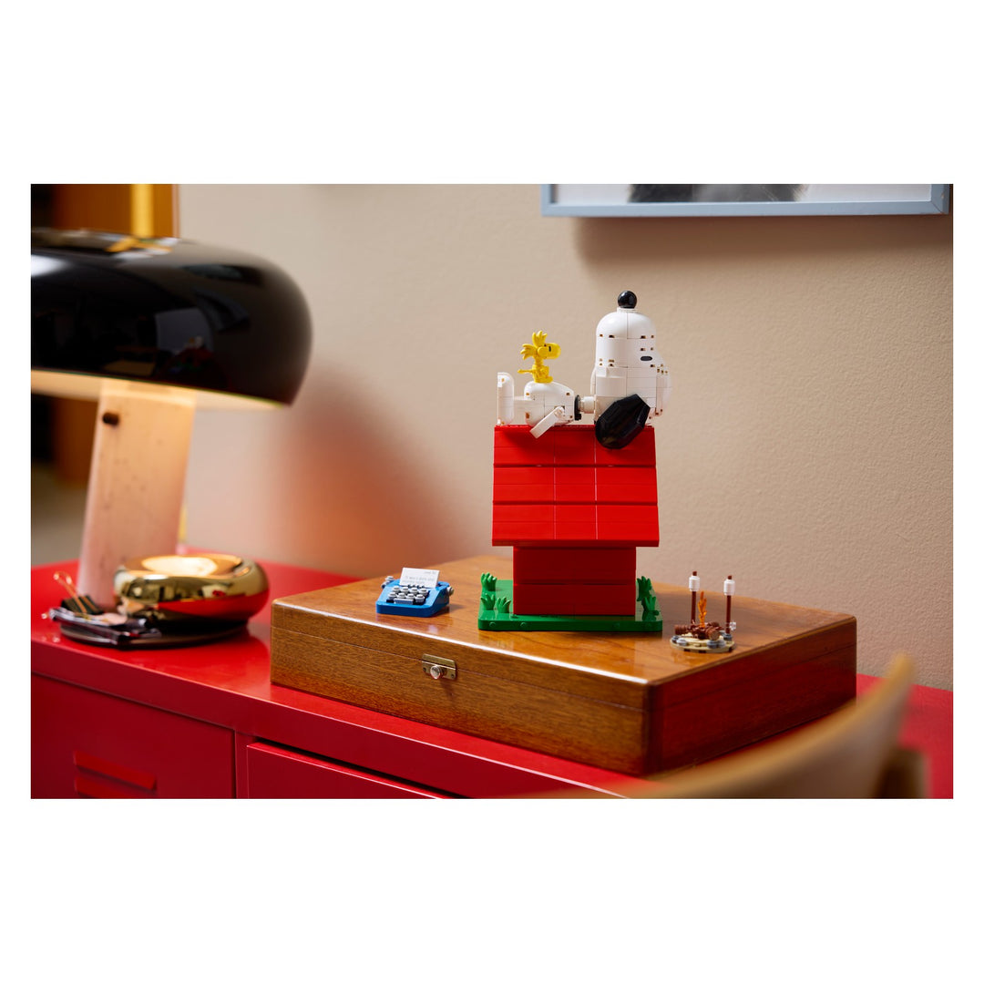 LEGO 21368 PEANUTS: LA CUCCIA DI SNOOPY