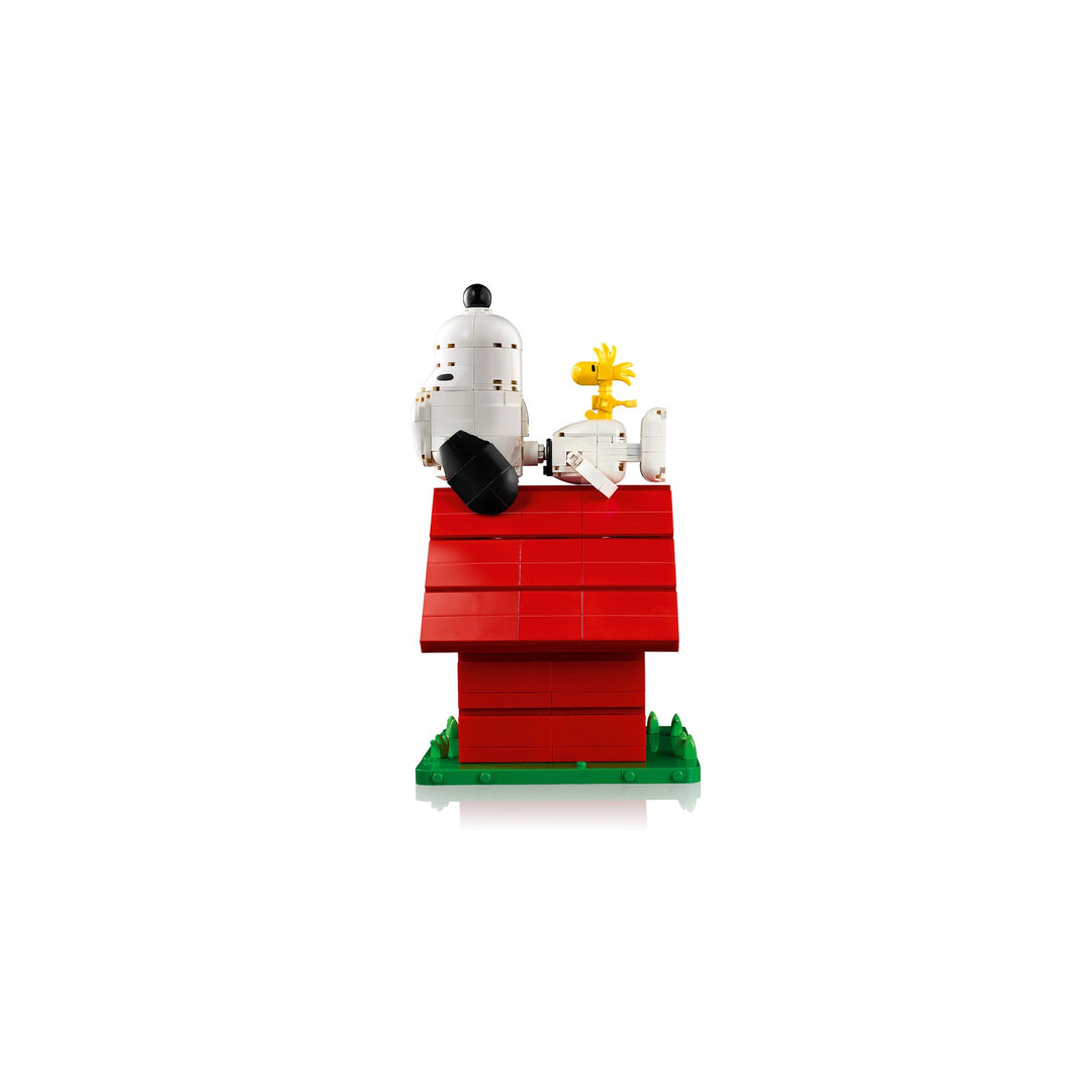 LEGO 21368 PEANUTS: LA CUCCIA DI SNOOPY