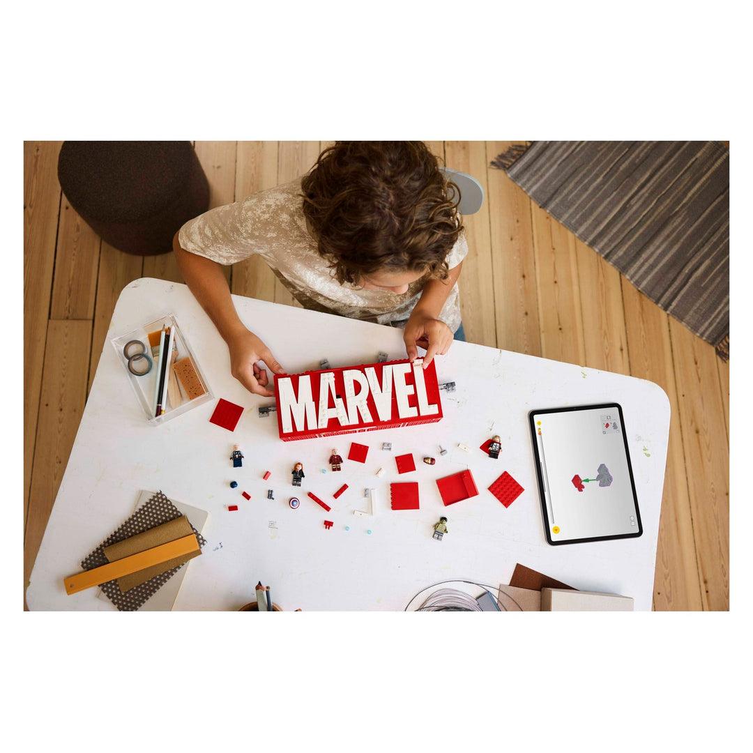 LEGO 76313 LOGO E MINIFIGURE MARVEL