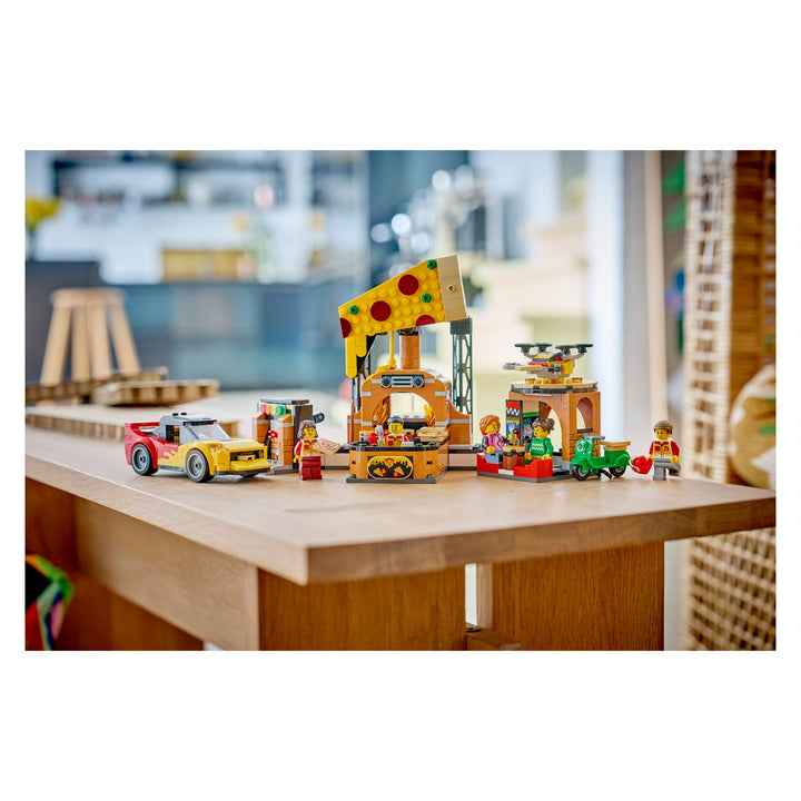 LEGO 60496 CENTRO DI CONSEGNA PIZZE CON VEICOLI