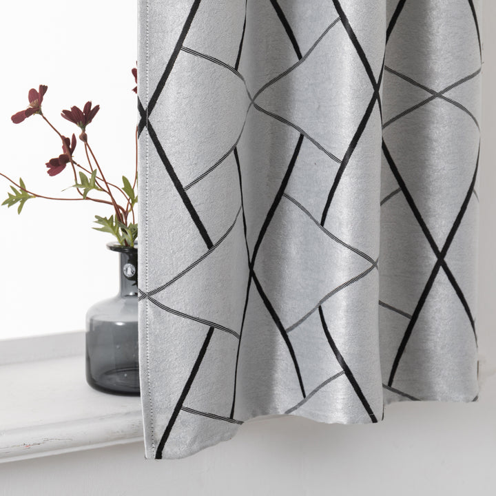 COPPIA TENDE USTICA SEMI OSCURANTI FANTASIA GEOMETRICA 2X70X145CM GRIGIO E NERO
