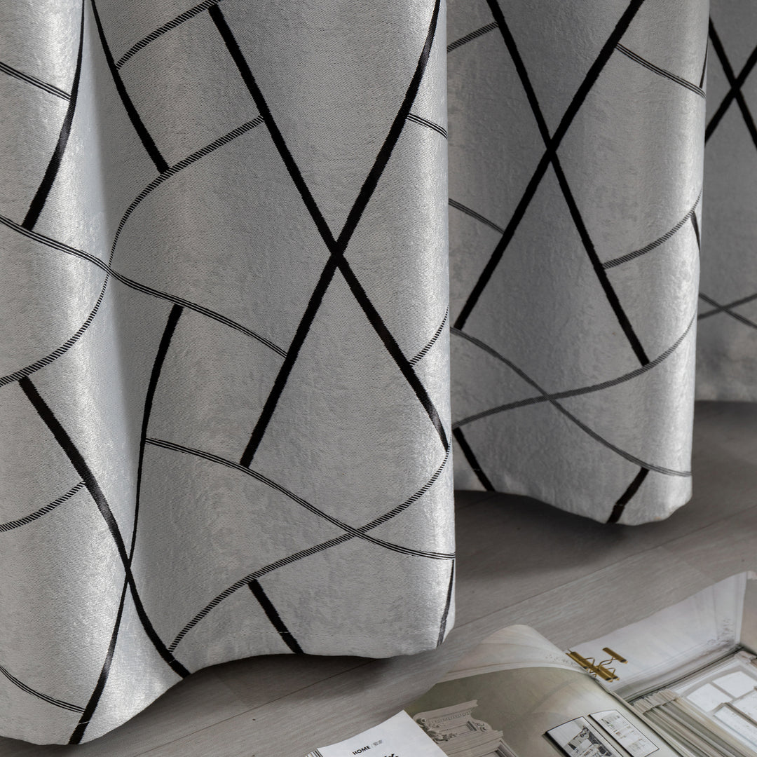TENDA USTICA SEMI OSCURANTE FANTASIA GEOMETRICA 1 PANNELLO 140X275CM GRIGIO E NERO