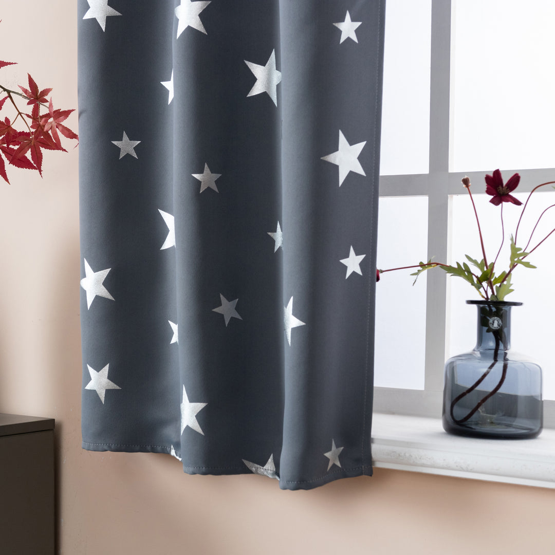 COPPIA TENDE OSCURANTI FANTASIA STELLE ARGENTATE 2X70X145CM GRIGIO